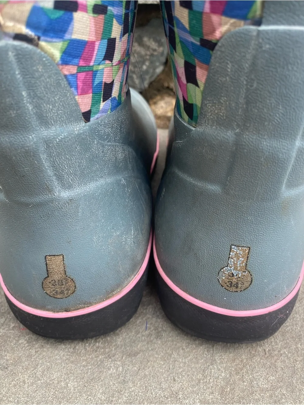 Bogs Gray Big Girls size 5 Winter Snow Boots
